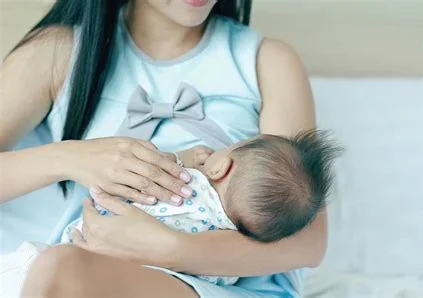 親餵一邊多久 媽媽觀察寶寶喝飽與否