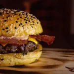 坐月子可以吃麥當勞嗎?坐月子嘴饞可以吃什麼?產後飲食攻略! 坐月子可以吃麥當勞嗎-漢堡包