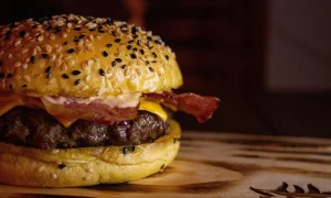 坐月子可以吃麥當勞嗎-漢堡包