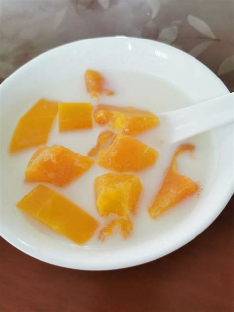 坐月子可以喝什麼果汁: 溫熱木瓜牛奶 促進乳汁分泌