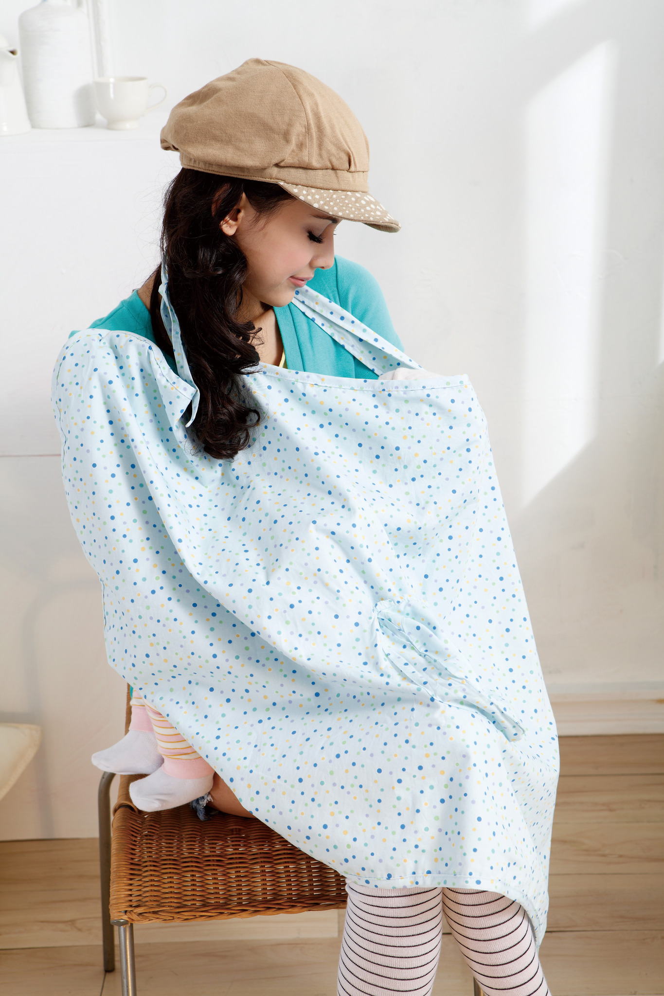 奇妮萬用哺乳巾(顏色隨機)