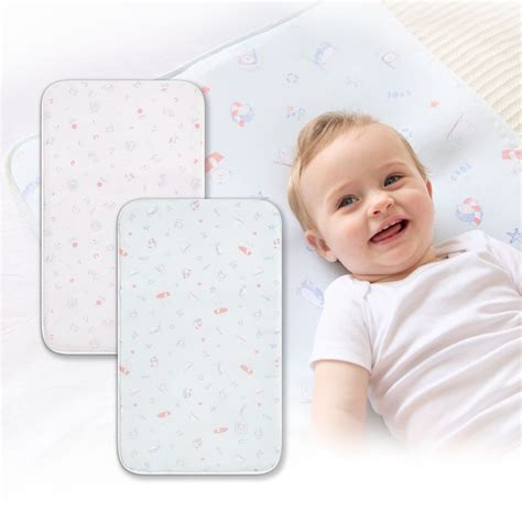 嬰兒透氣床墊推薦 寶寶安睡在床上的溫馨畫面